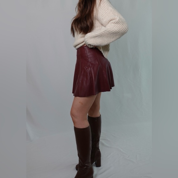 Brynn Flared Leather Skort in Burgundy - Picture 3 of 3